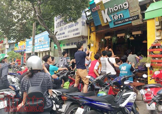 Cổ động viên TP Hồ Chí Minh đội mưa xem U23 Việt Nam ảnh 12
